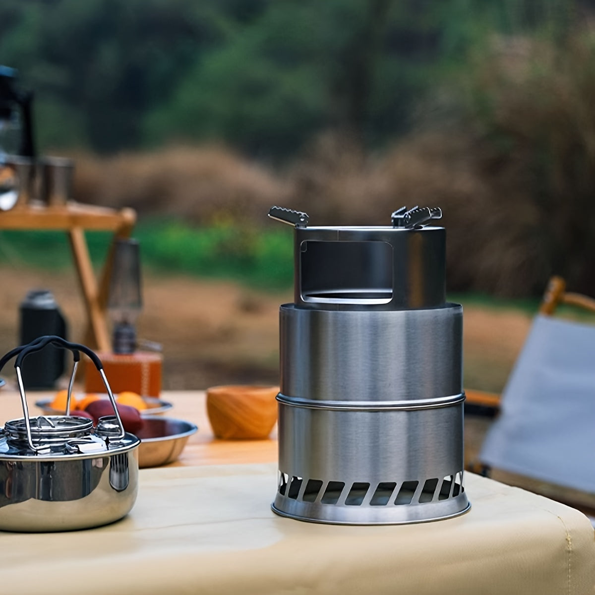Met de draagbare ronde houtskoolkachel van roestvrij staal creëert u eenvoudig een mobiel houtskoolvuurfeest.