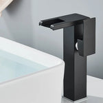 Schwarzer hoher LED-Wasserfall-Waschtisch-Badezimmer-Wasserhahn, Deckmontage, Mischbatterien für heißes und kaltes Wasser, drei Farbwechsel durch den Wasserdurchfluss