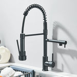 Uittrekbare messing keukenkraan met warm en koud water, mengkraan met dubbele uitloop en 360° draaibare montage.