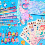 84 stuks zeemeermin-feestartikelen voor jongens en meisjes, waaronder zeemeermin-verjaardagsringen, sleutelhangers, armbandjes, tasjes, haarclips, kettingen, enz.