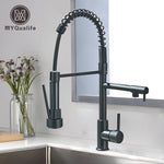 Uittrekbare messing keukenkraan met warm en koud water, mengkraan met dubbele uitloop en 360° draaibare montage.