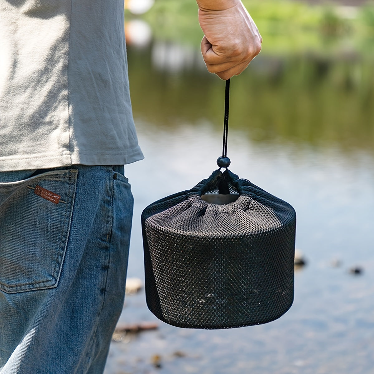 Met de draagbare ronde houtskoolkachel van roestvrij staal creëert u eenvoudig een mobiel houtskoolvuurfeest.